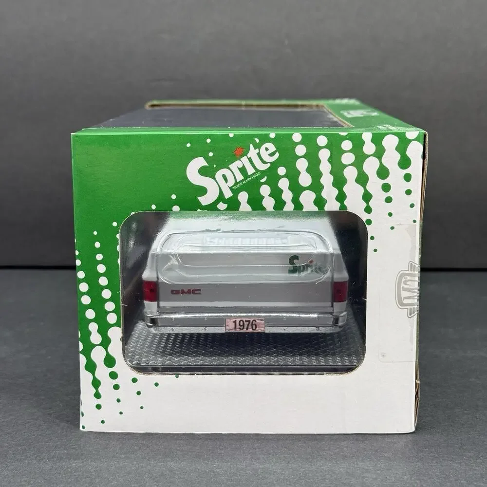 M2 1976 GMC Sierra Grande 15 Sprite Squarebody 1/24 Diecast Truck WMTS01